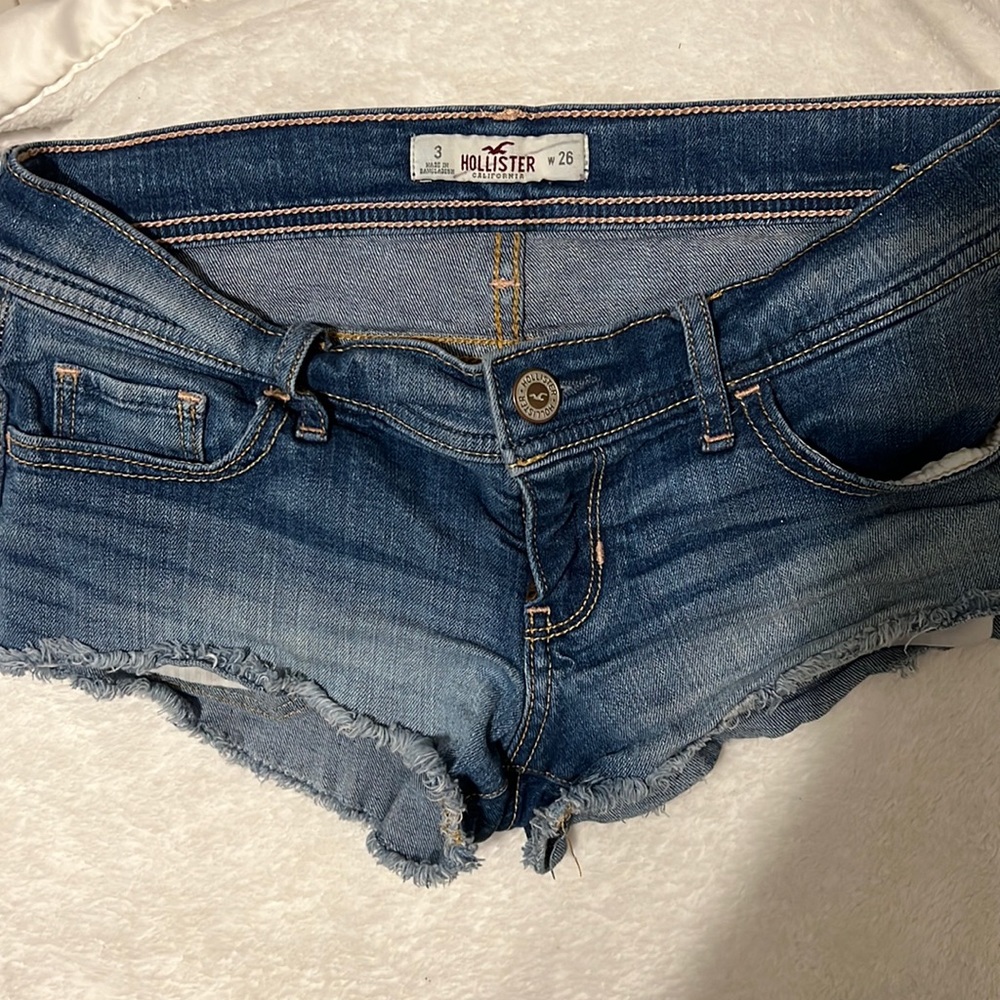 Hollister size 3  waist 26 California jean shorts